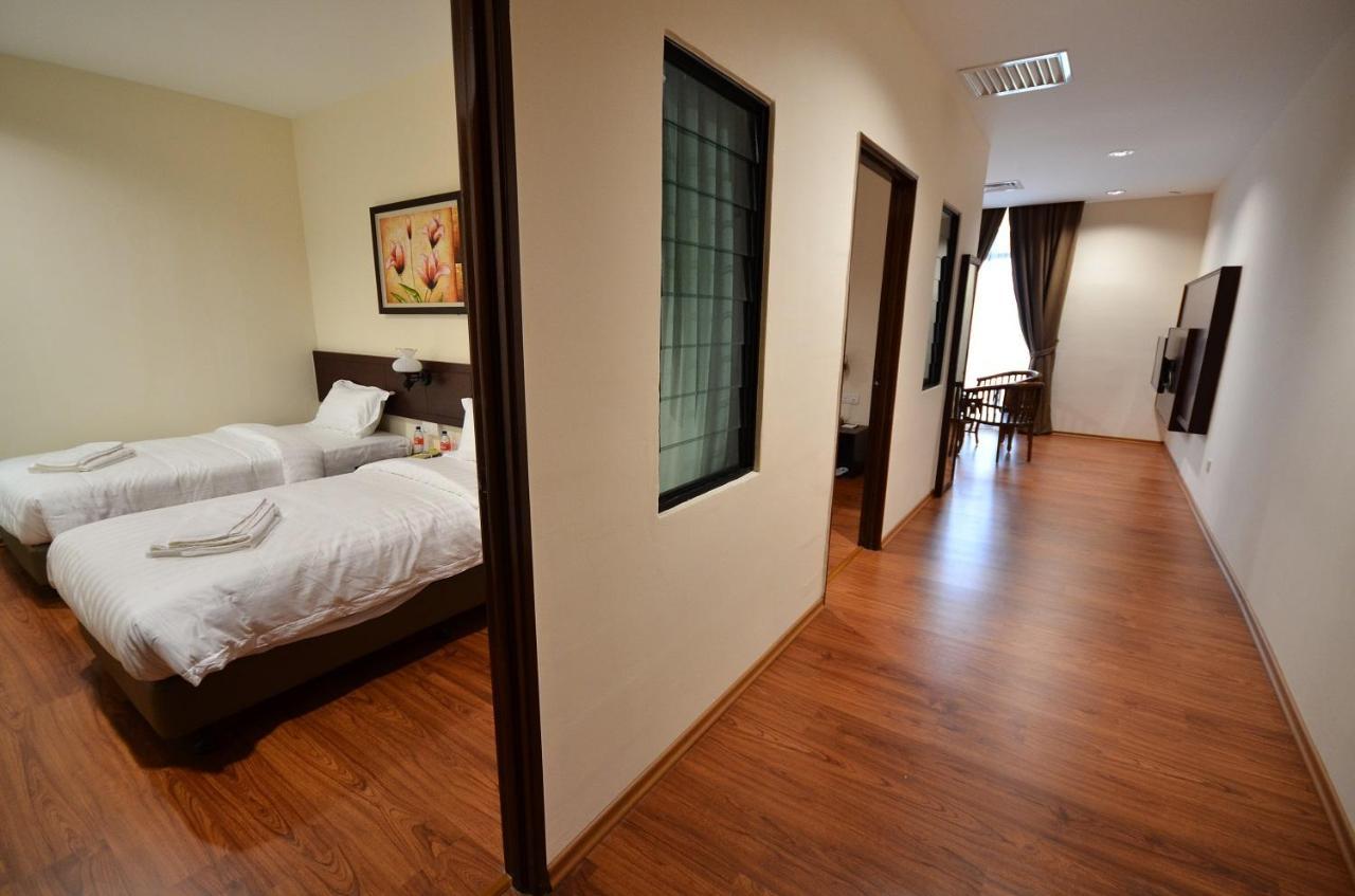 906 Riverside Hotel