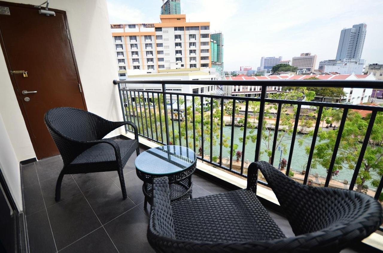 906 Riverside Hotel