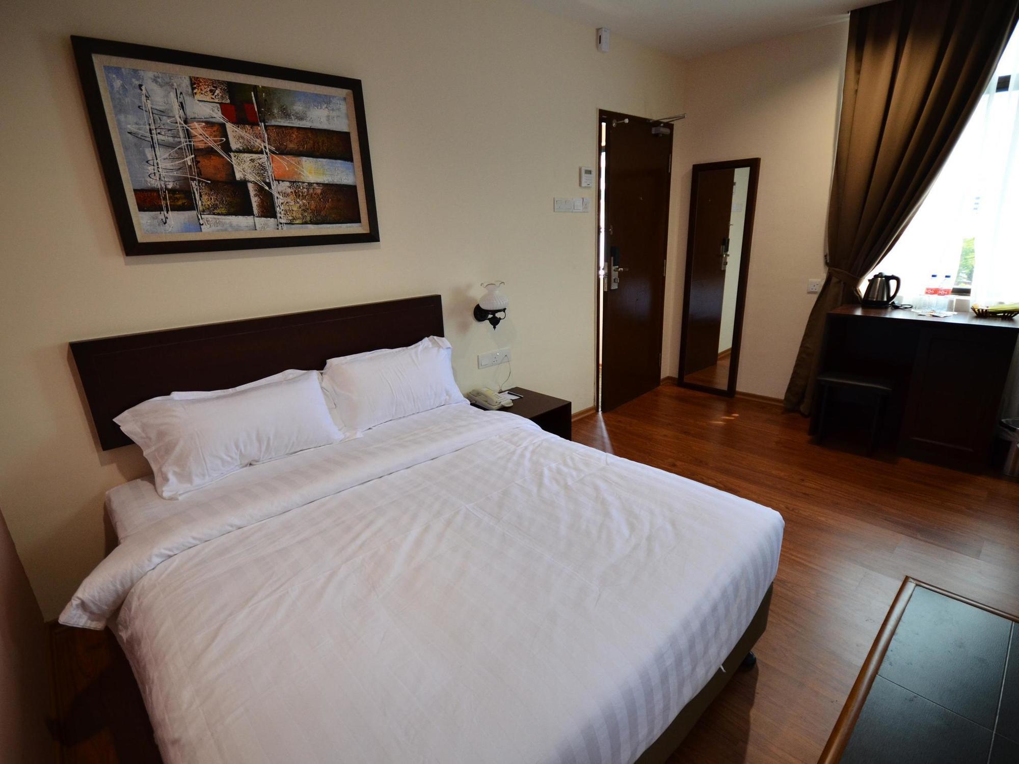 906 Riverside Hotel
