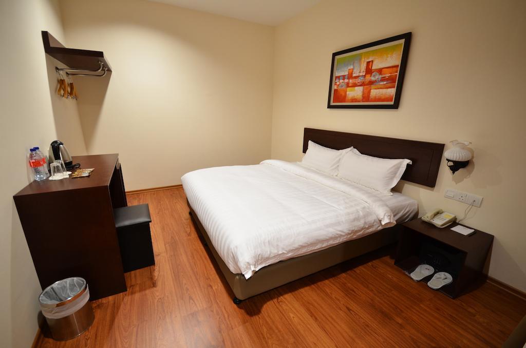 Hotel 906 Riverside 3*